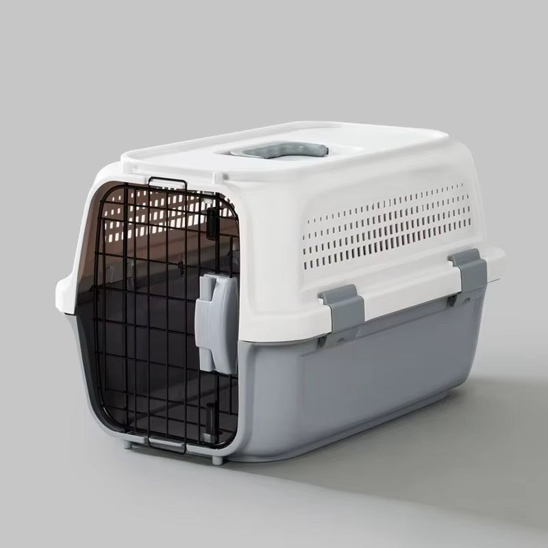 Hvitt og grått transportbur for katt med ventilasjon og metallfront